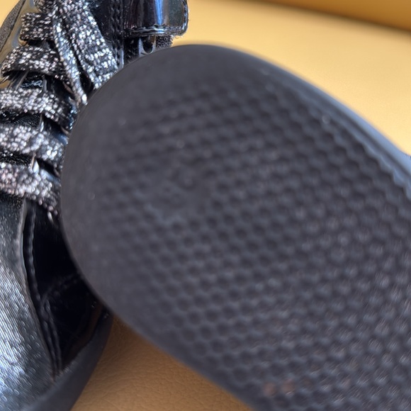 Shoes - Picture 6 of 8